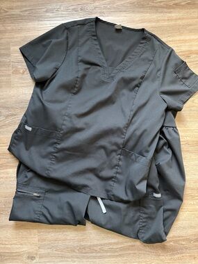 Black NiaaHinn V-Neck Scrub Top and Jogger Pants Set